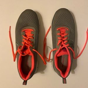 Skechers memory foam shoes size 8